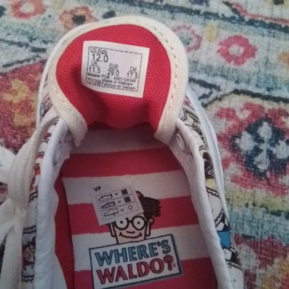 Vans (Where's Waldo?) Era postage US Kids size 12